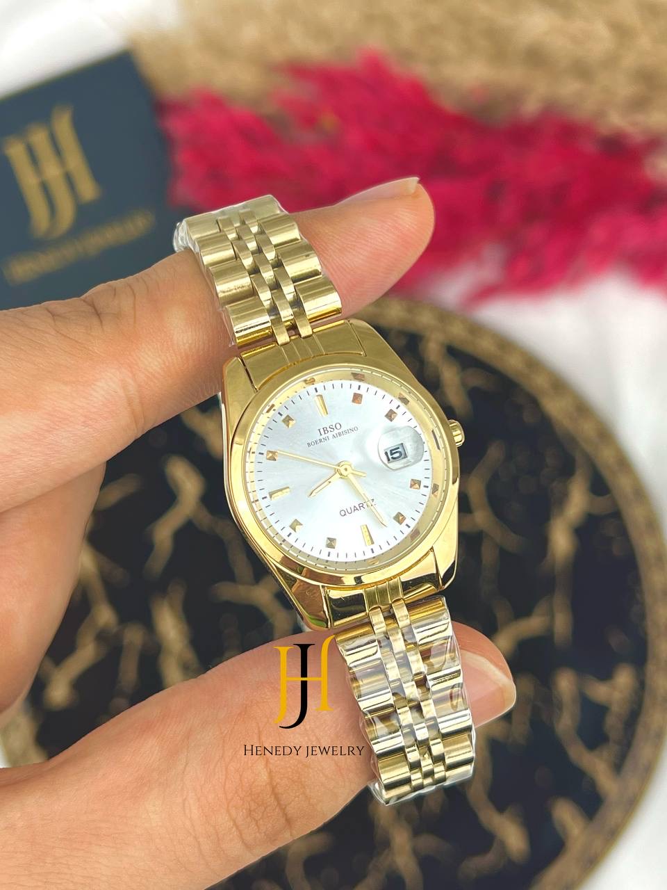 ساعه ابسو اوف وايت